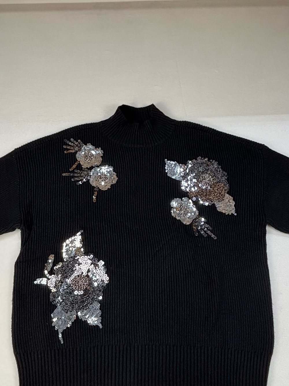 Nicole Miller sweater size large - Picture 2 of 7